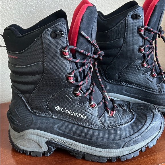 Columbia Black and Red Insulated Boots - Picture 10 of 13